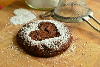Brownie cookie with heart shaped sugar design 2017-1-31 pixabay
